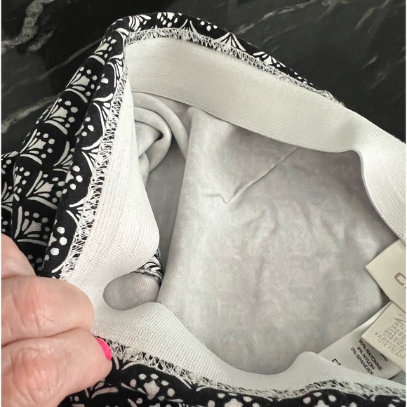Chicos, black and white tapered ankle pants in Chico’s size 2.5 - Picture 5 of 14